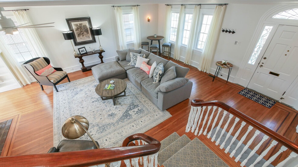 Building Photo - 6104 Ventnor Ave