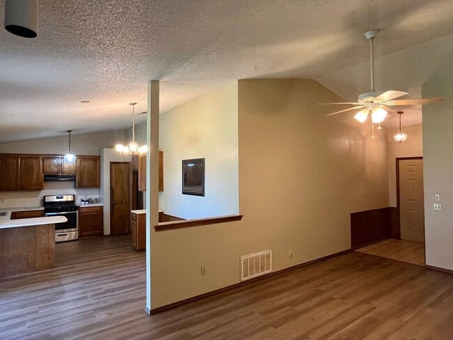 Building Photo - Cozy 3-Bed 2-Bath in Edmond