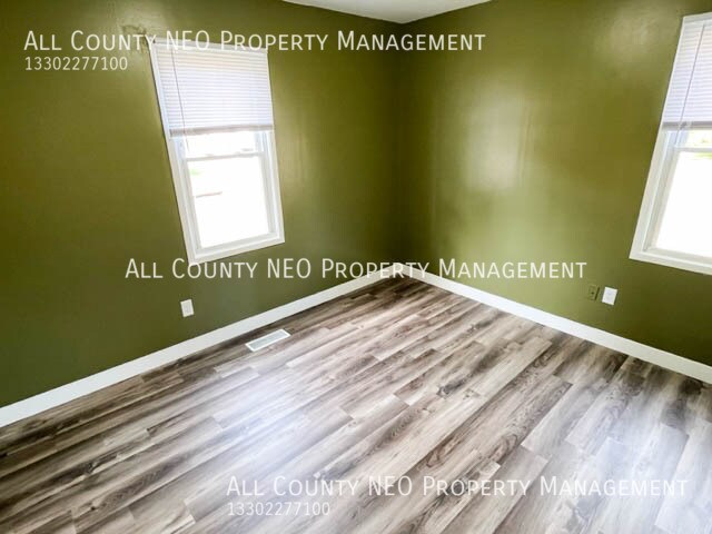 Building Photo - 835 Staeger St