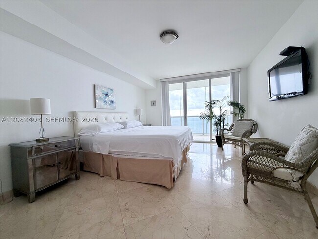 Building Photo - 1850 S Ocean Dr