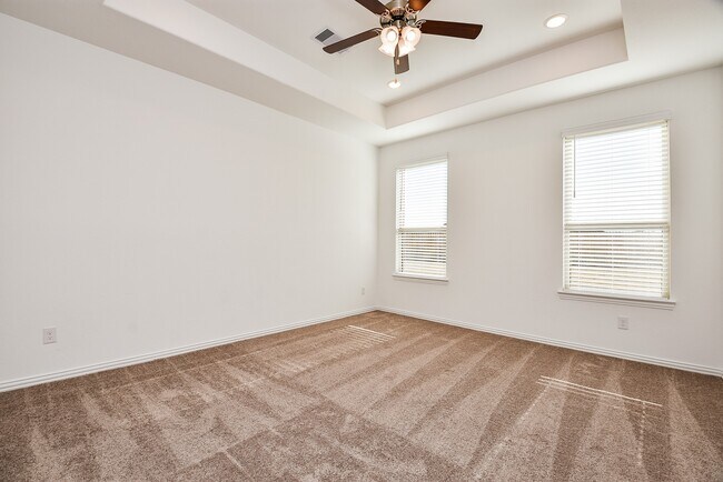 Building Photo - 8106 Royal Palm Ct