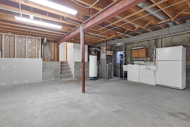 Building Photo - 1N280 Morse St