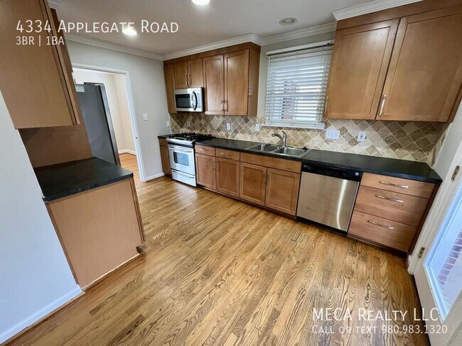 Building Photo - 4334 Applegate Rd