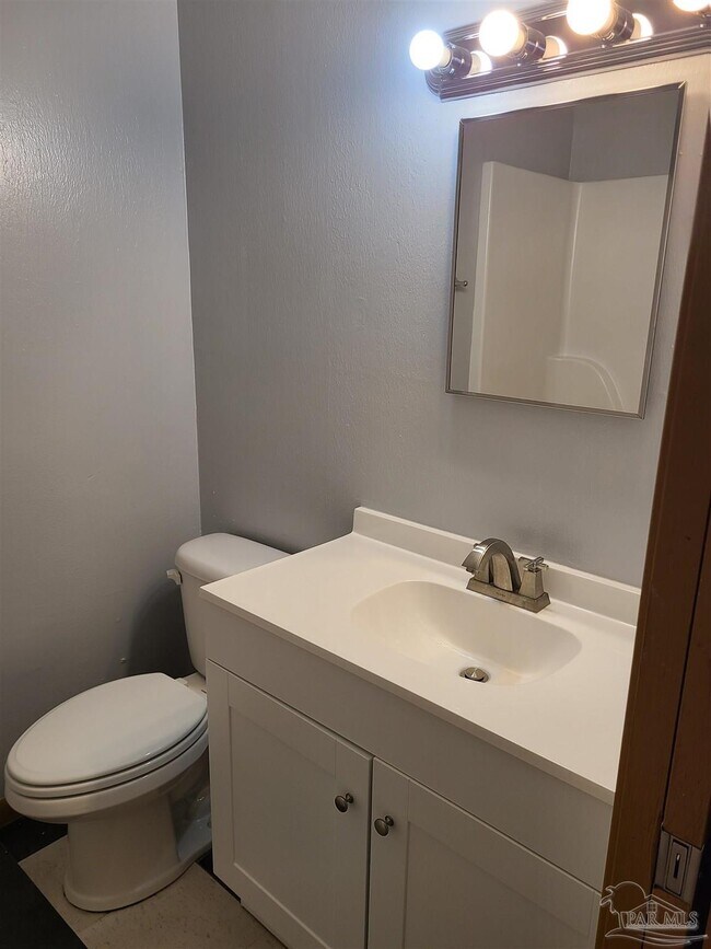 Building Photo - 405 N F St