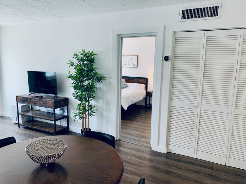 Building Photo - 528 Meridian Ave