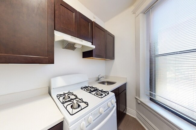 Floorplan - 5405-5407 S. Woodlawn Avenue