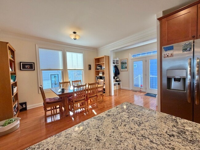 Building Photo - 1539 Barnett St