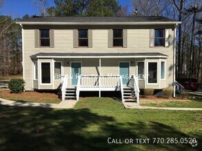 Building Photo - 3BR/2BA Duplex Home