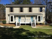 Building Photo - 3BR/2BA Duplex Home