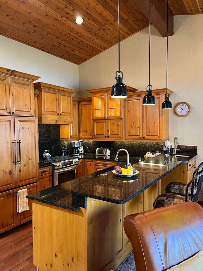 Building Photo - Fully Furnished Breathtaking Lake Views