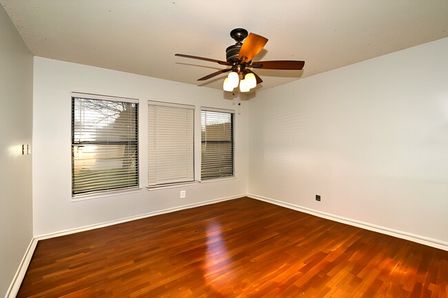 Building Photo - Spacious cozy home  |  Great location  |  2 bedroom  |  1 bath  |  1 car garage
