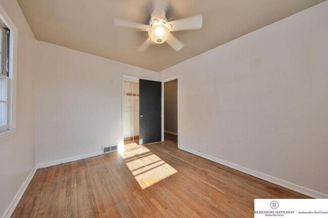 Building Photo - 3 bedroom in Omaha NE 68114