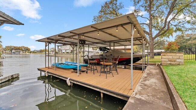 Building Photo - 207 Elm Lodge Dr