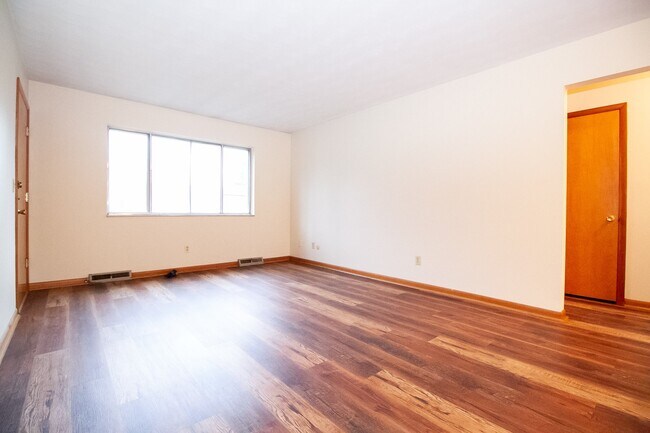 Building Photo - 2962 Carskaddon Ave
