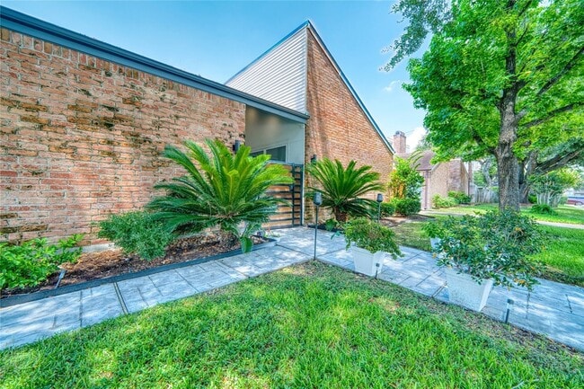 Building Photo - 7606 Portal Dr