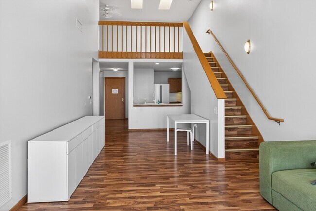 Building Photo - 301 Harbour Town Dr