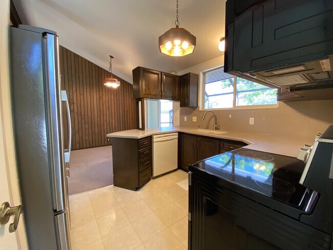 Building Photo - 3016 Apache Ln