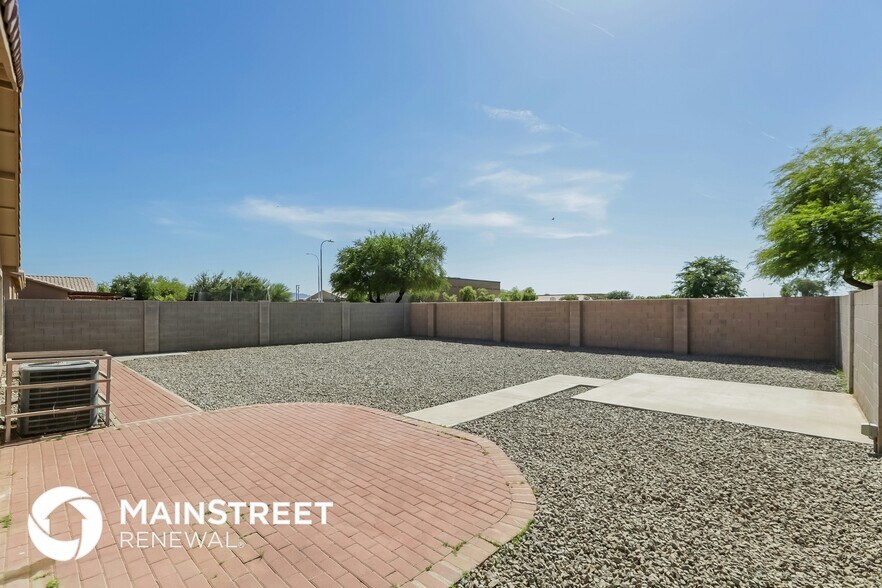 Building Photo - 2440 S 71st Ln