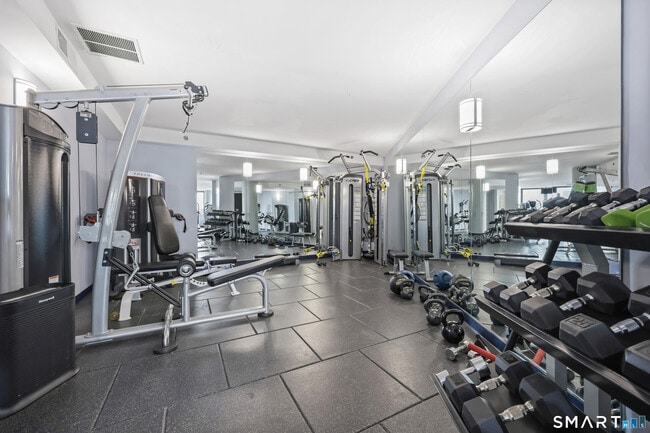 Building Photo - 25 Forest St