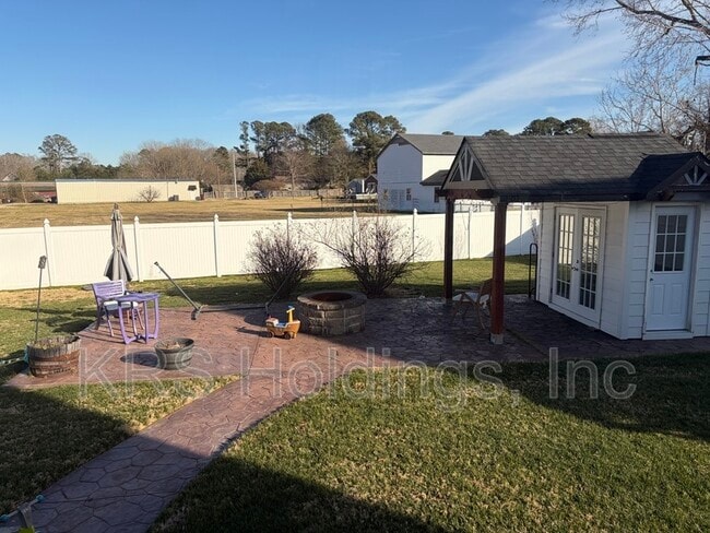 Building Photo - 516 Bells Hollow Ct