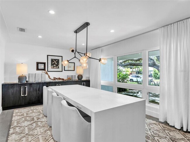 Building Photo - 4021 21st Ave N