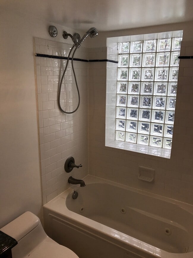 Building Photo - Great Opportunity In H St