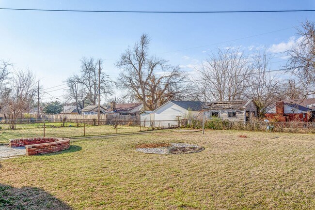 Building Photo - Charming home in the Heart of the Urban Core