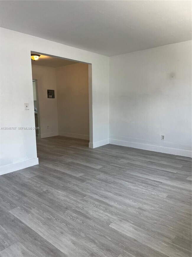 Building Photo - 811 81st St