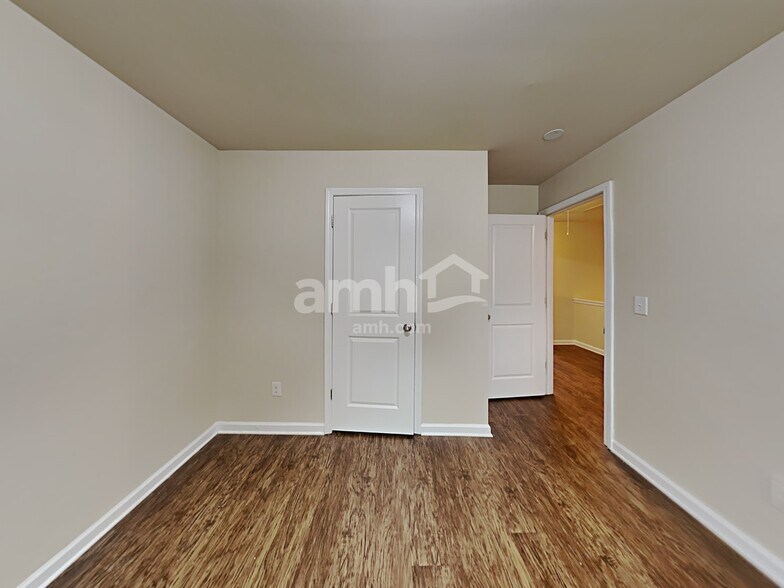 Building Photo - 3525 Mica Cir SE