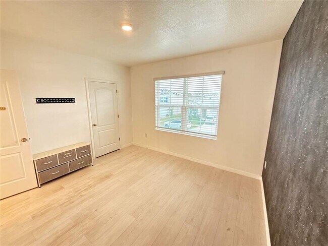 Building Photo - 2731 House Finch Rd