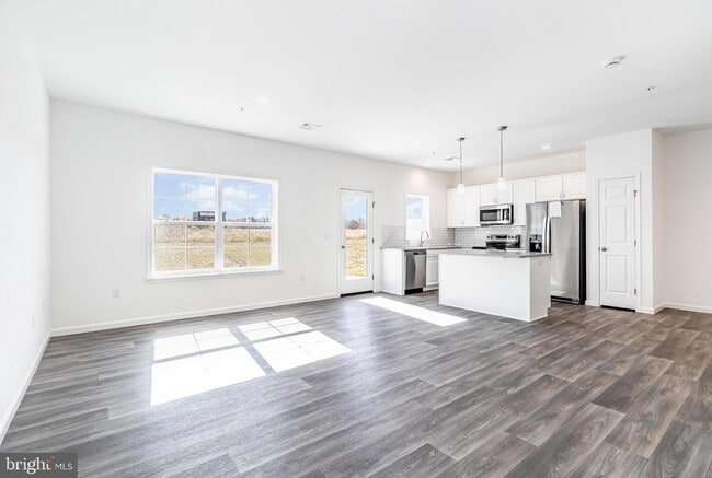 Building Photo - 7843 Briarwood Dr