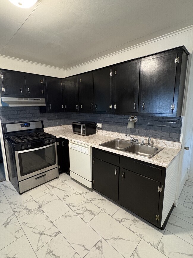 Building Photo - 22 Savannah St