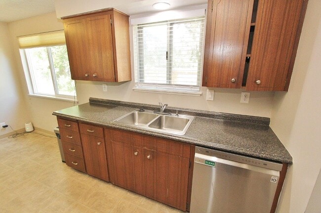 Building Photo - 3873 N Manchester St