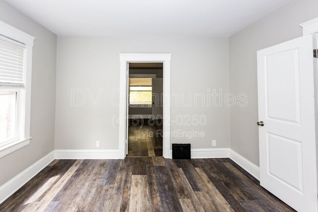 Building Photo - 2081 Halstead Ave