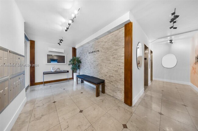 Building Photo - 7133 Bay Dr