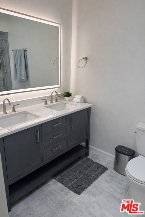 Building Photo - 11110 Camarillo St