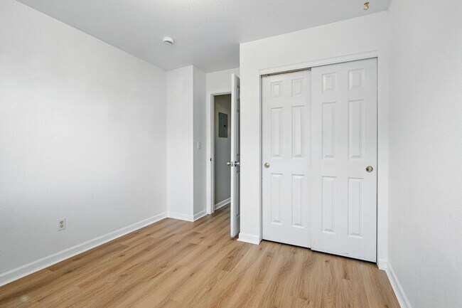 Building Photo - Updated Home in Sunnyside!