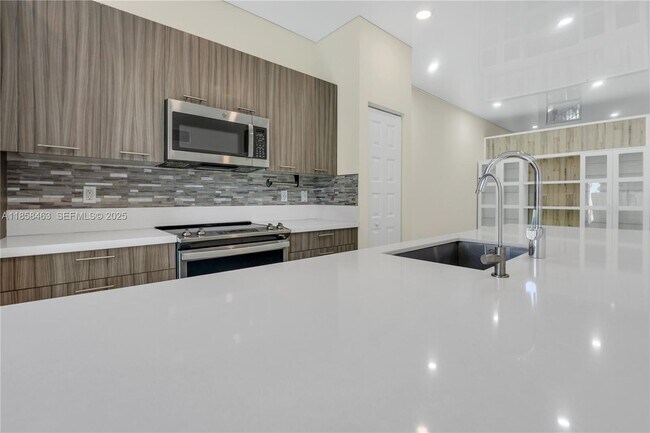 Building Photo - 8151 NW 104th Ave