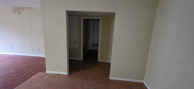 Building Photo - 1018 Forestburg Dr