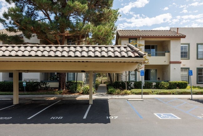 Building Photo - ? Spacious 2 Bedroom / 2 Bath Condo in Sab...
