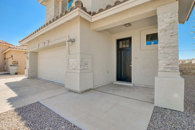 Building Photo - Beautiful 4 bed/2.5 baths in the desirable...