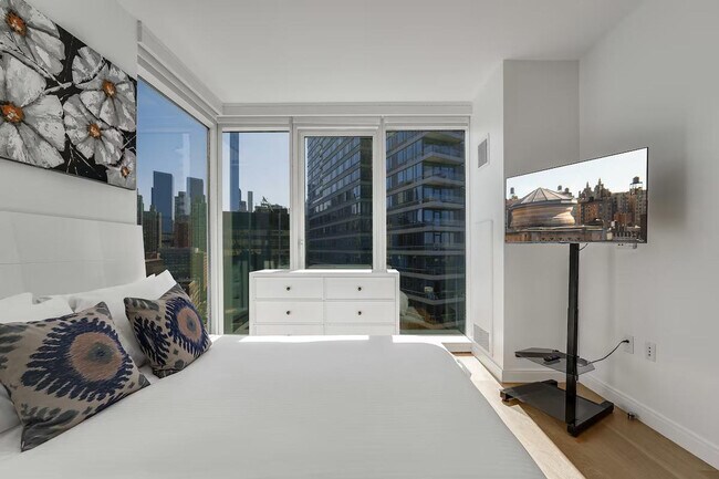 Building Photo - 625W W 57th St