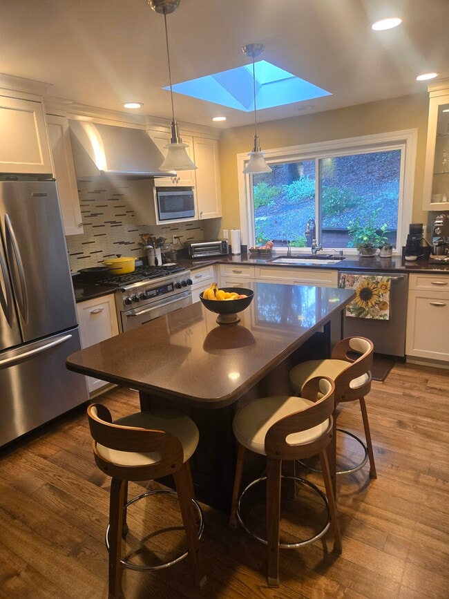 Building Photo - Shared Housing Portola Valley