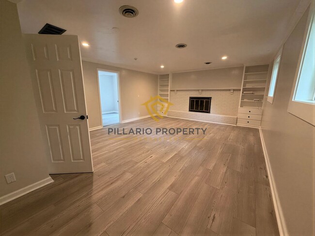 Building Photo - 2706 Lakewood Dr N