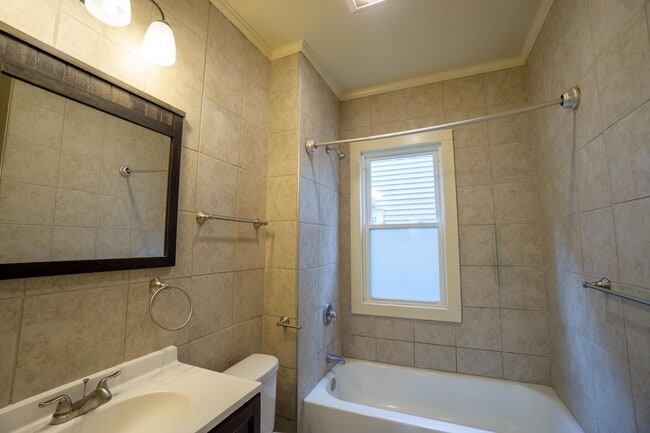 Building Photo - Newly Renovated 3 Blocks From ESF and SU C...