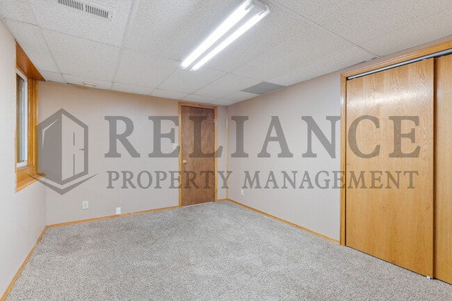 Building Photo - 2126 N Pine Grove St