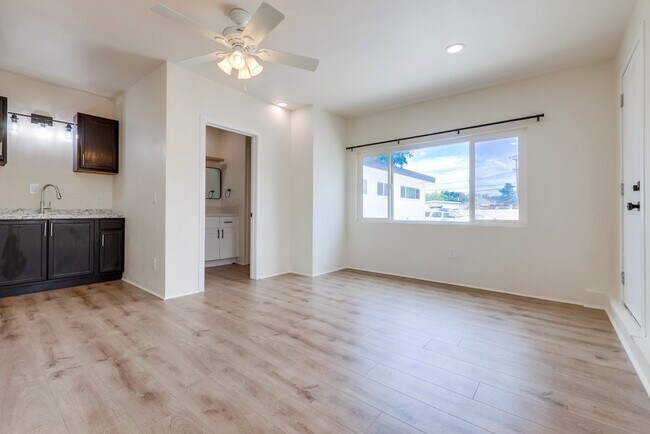 Building Photo - Valley Village