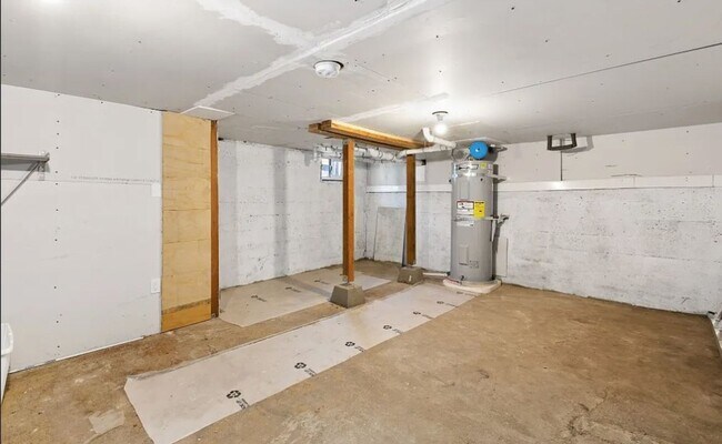 Building Photo - Classic Meets Modern Two-Bedroom, one bath Home in the Columbia Neighborhood