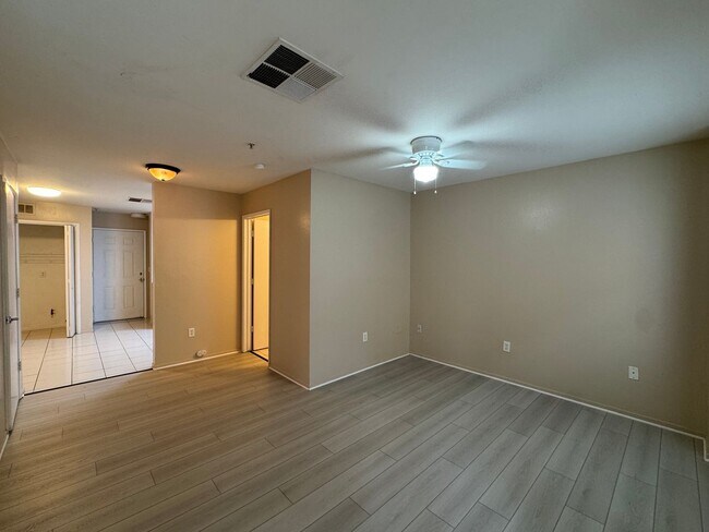 Building Photo - 600 Hosking Ave