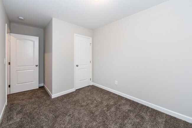 Building Photo - Beautiful 3BD/2.5BA Duplex Home!